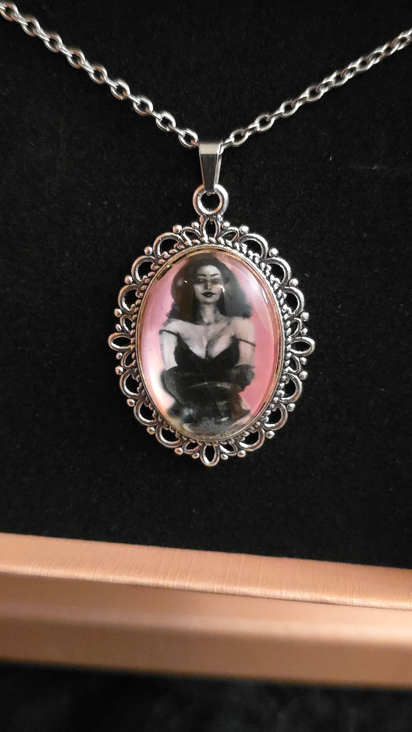 Velvet Stare pendant necklace